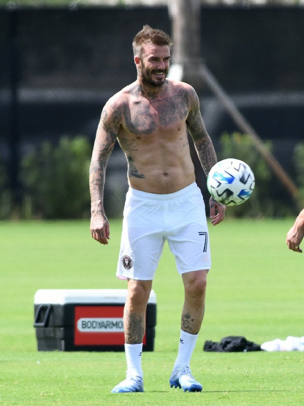 贝克汉姆55分身材,贝克汉姆三儿子克鲁兹肌肉