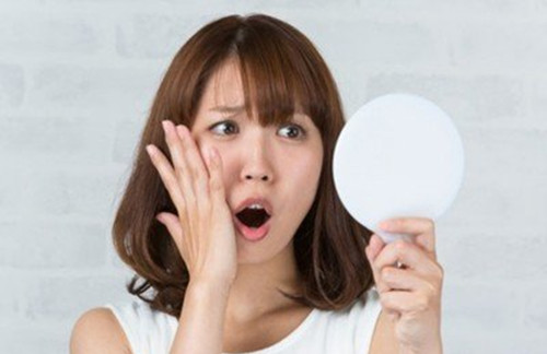 皮肤突然变成敏感肌怎么恢复,皮肤又开始变敏感了应该怎么护理