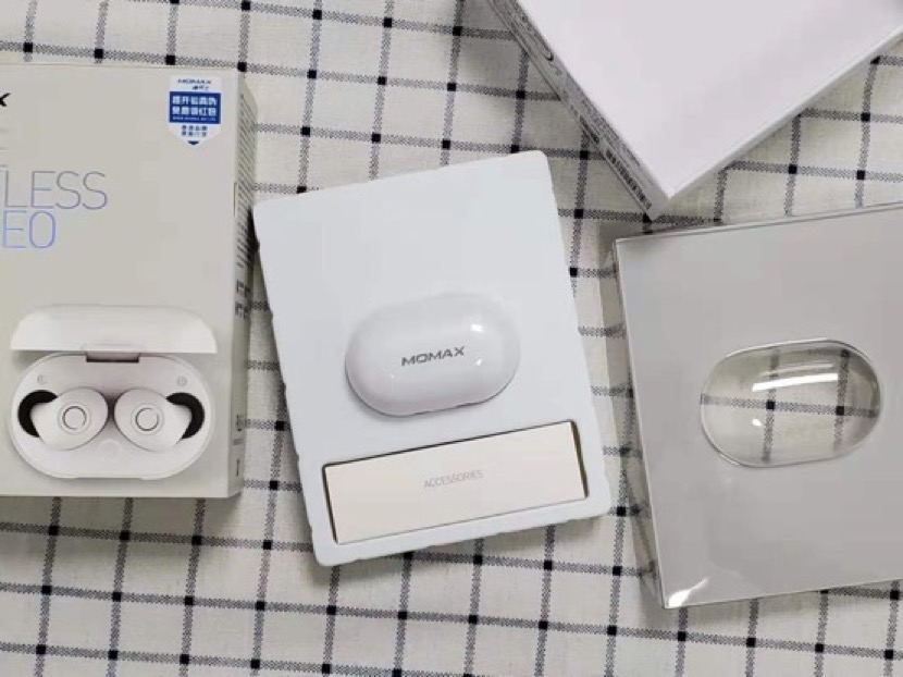MOMAX首款TWS耳机PILLS上手体验便捷小巧续航给力
