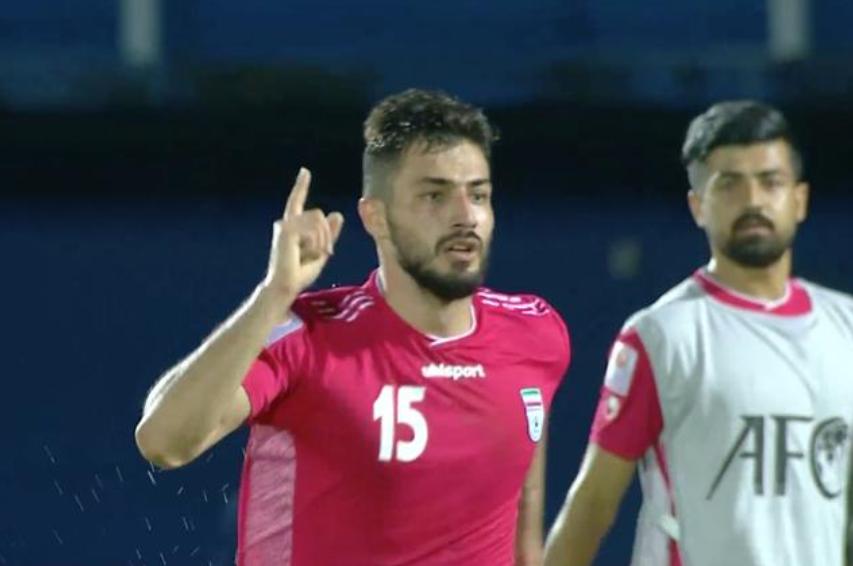 疯狂16-04分爆冷掀翻西部第一,卫冕冠军12分钟3球踢疯了8轮