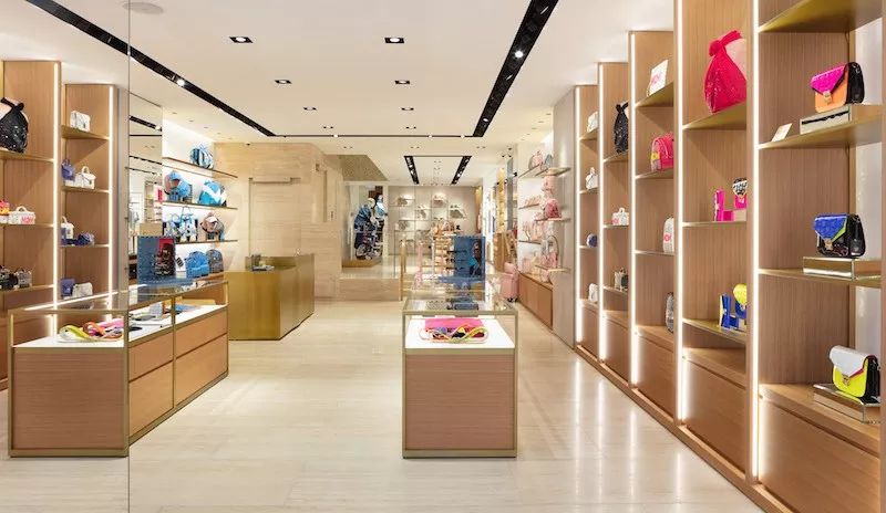 从濒临倒闭到年营收25亿,从濒临倒闭到市值266亿