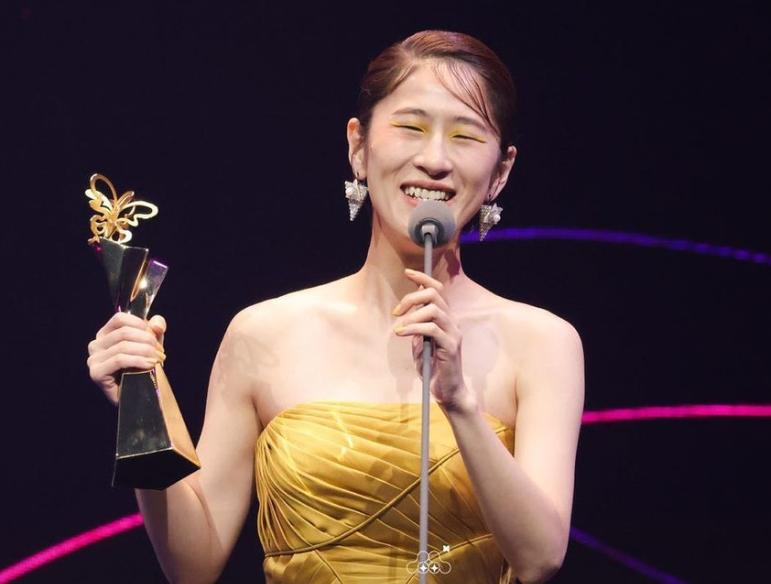 33岁女星百白自卑脸太长,自曝存12万准备整容,却被13家医院劝退