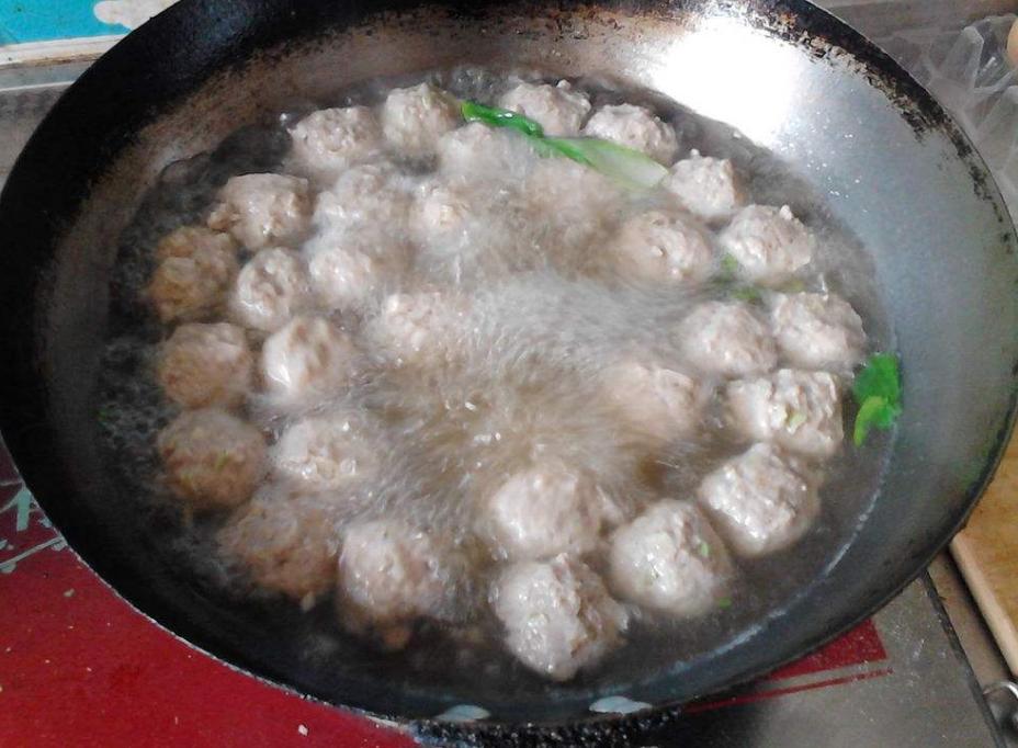 肉丸不散有弹性既好吃简单易学,肉丸怎么煮不容易散开