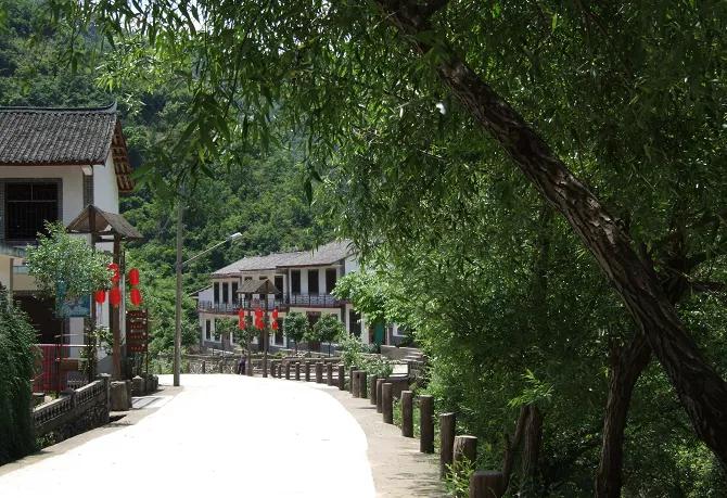 秦岭深处绝美村落,秦岭深处一座美丽的世外桃源