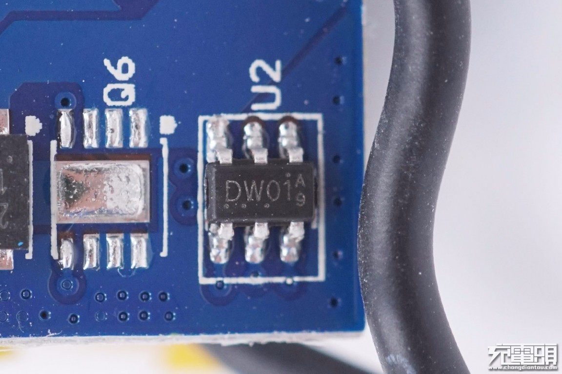 金威澎充电器如何拆开,金威澎充电器拆解