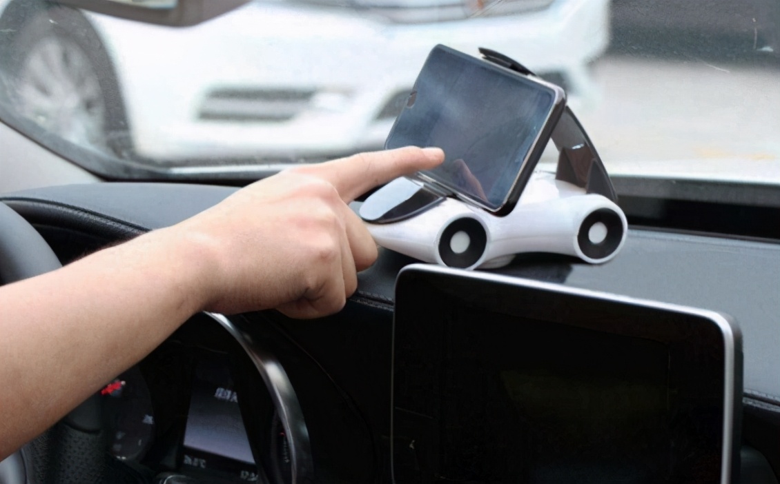 开车依赖导航开到河里,开车依赖导航