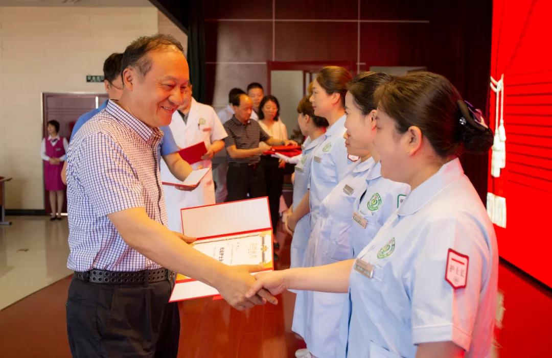 我院举行512国际护士节表彰大会,西安工会医院庆祝5.12国际护士节