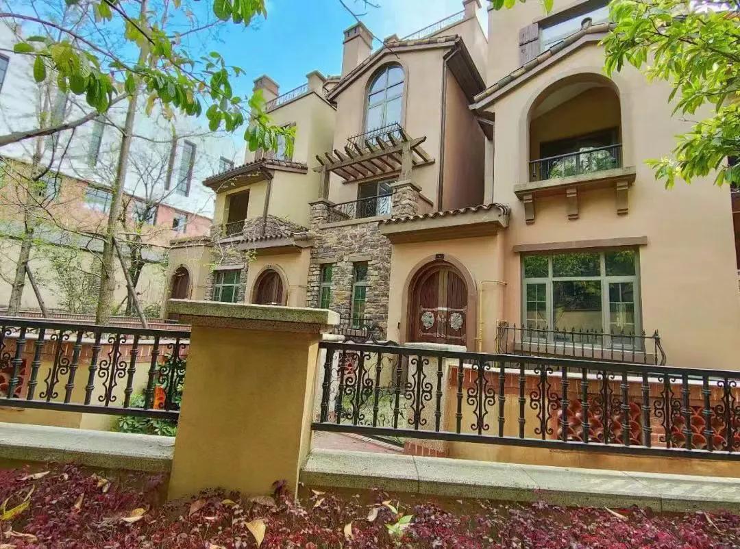 蔚蓝卡地亚天府新区豪宅,天府大道南段蔚蓝卡地亚