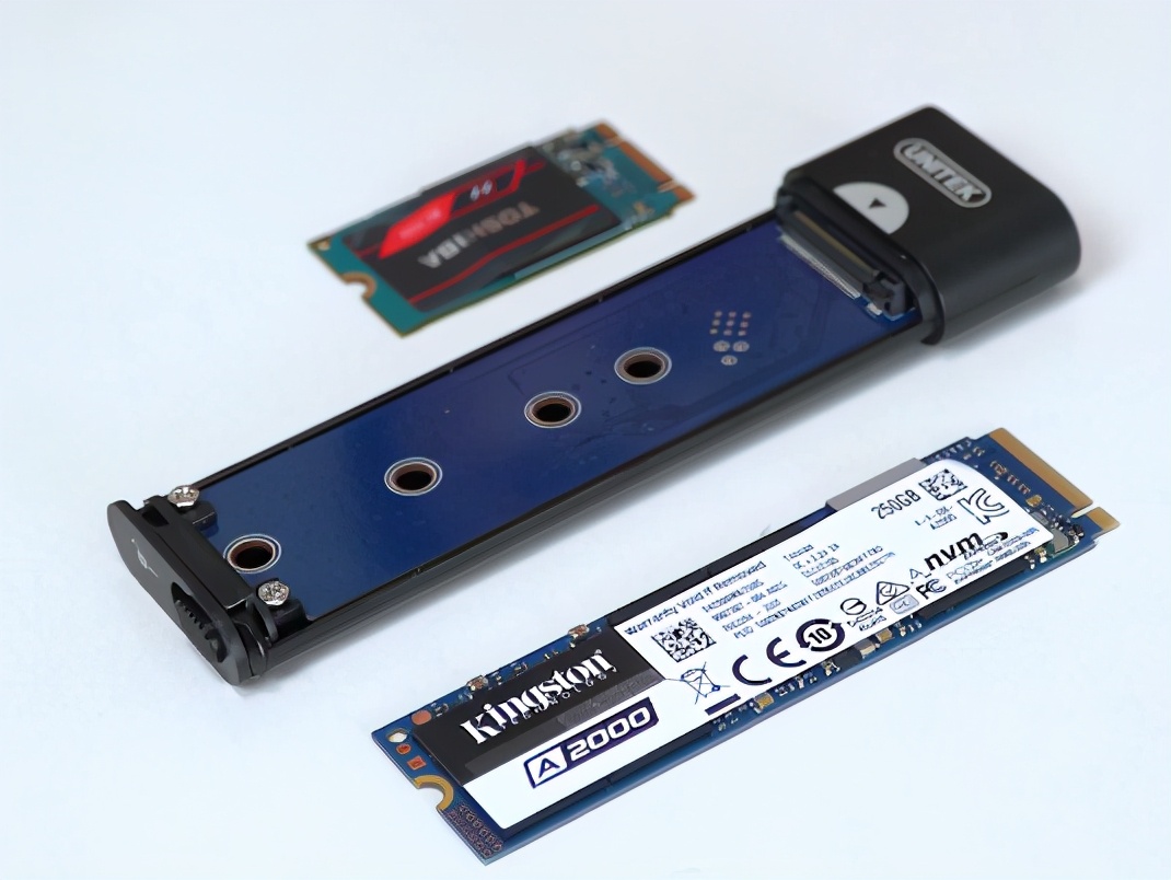 u盘与移动硬盘该如何选购,移动硬盘和u盘哪个适合长期存储