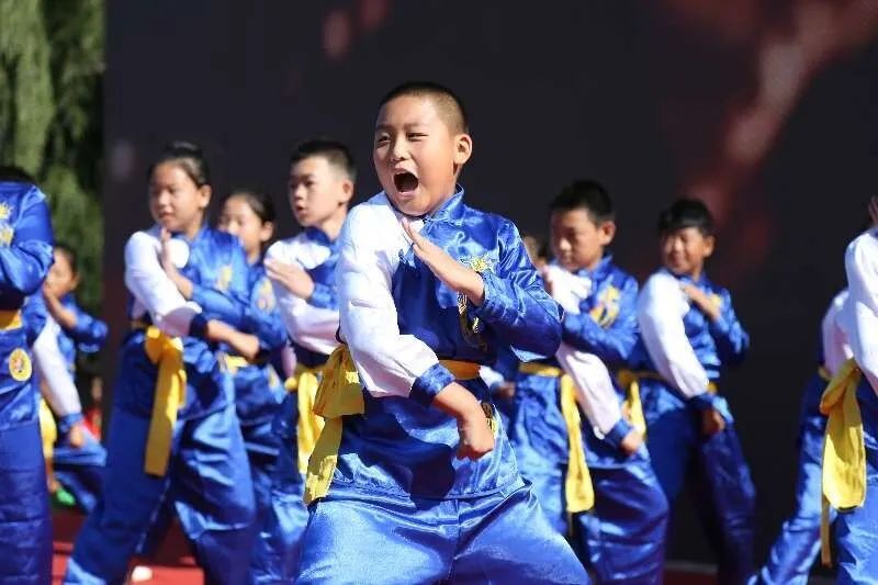 鍜岃皭鑲蹭汉,鍜岃皭鏁欒偛鍏ㄩ潰鍙戝睍