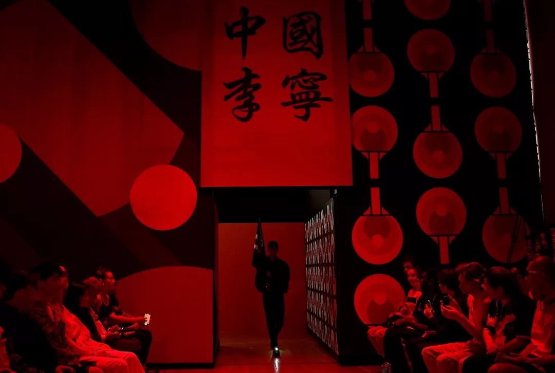 李宁国货时装周发力,李宁新出的秋季外套运动风