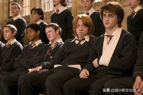 哈利波特：为何当选级长和男学生会主席的是罗恩，而不是哈利呢？