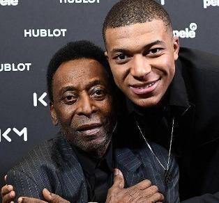 梅西夺冠历史地位超马拉多纳,足坛最伟大的10号马拉多纳