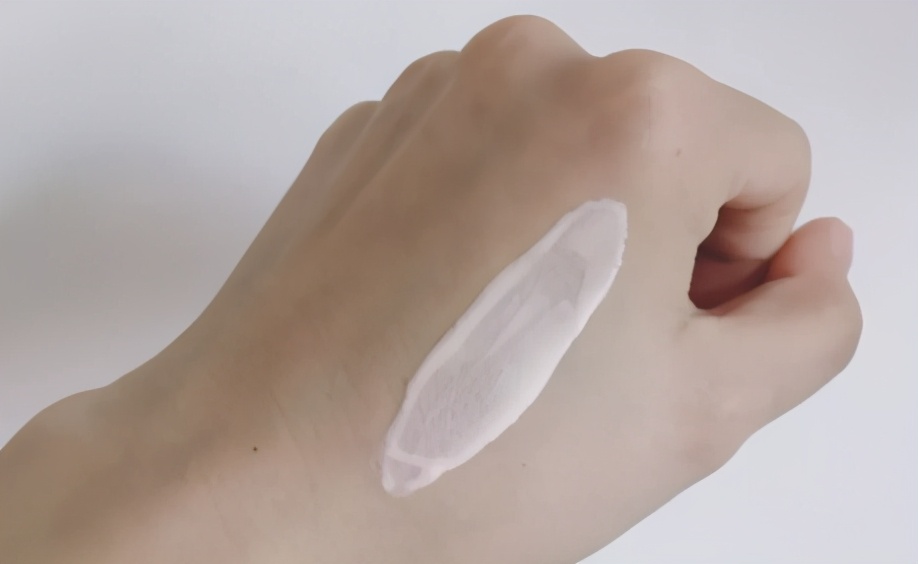 底妆干净妆前乳怎么用才好看呢,底妆加妆前乳的方法