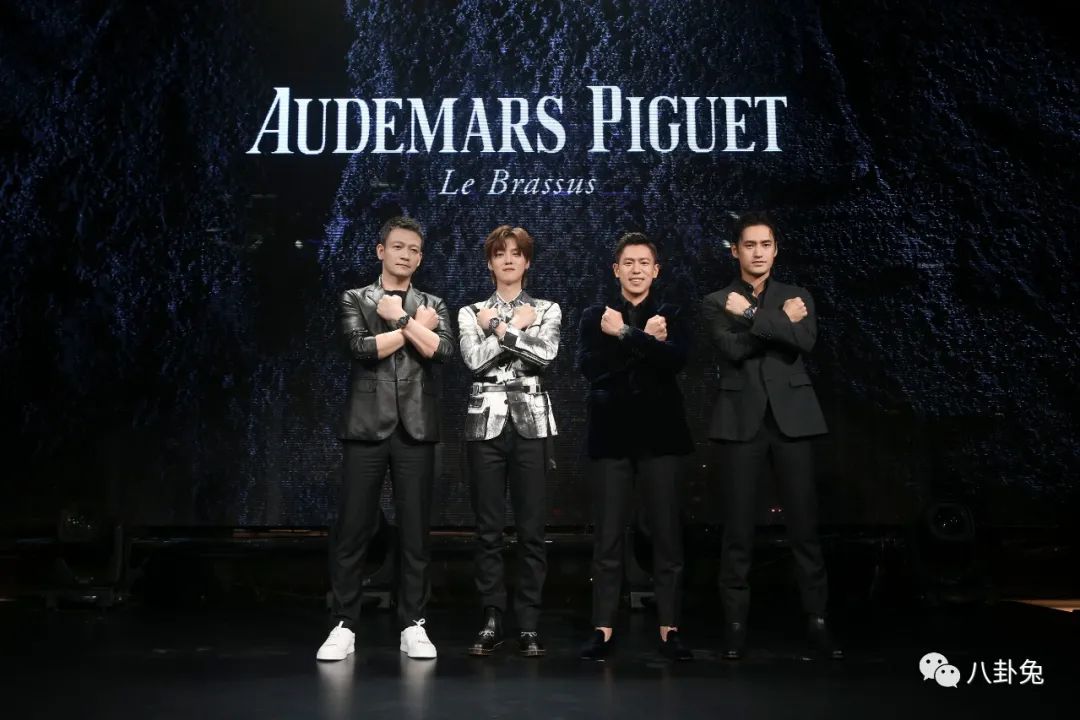 一上架就被抢空的手机性价比,爱彼黑豹陀飞轮