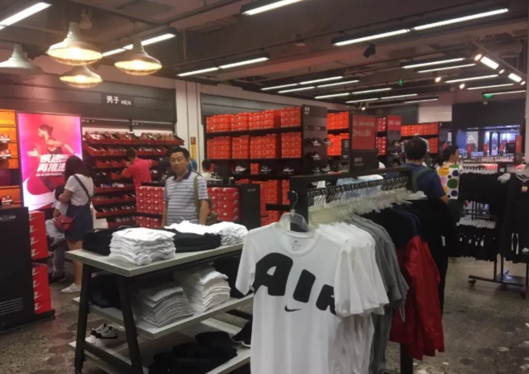 60块钱的耐克鞋,60块钱买阿迪