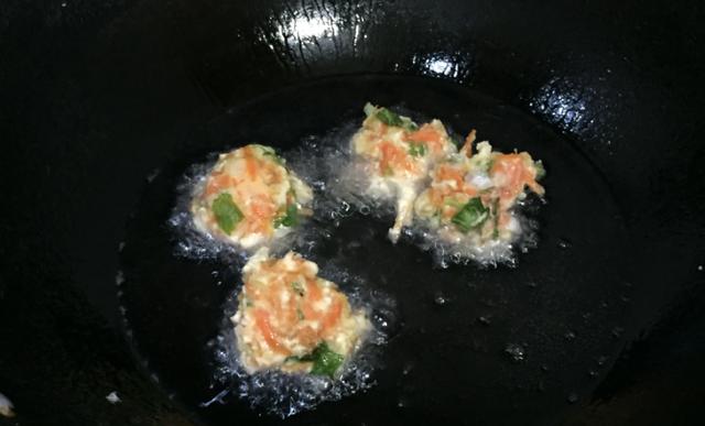 怎么炸肉丸子酥软好吃,怎么炸出又酥又脆的丸子