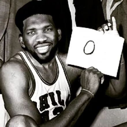 76人vs猛龙恩比德庆祝动作,恩比德绝杀猛龙找德雷克