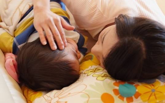 儿子10岁和妈妈一起睡的坏处,儿子12岁还和爸妈一起睡怎么办