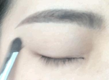 眼影的正确化妆步骤,眼影化妆的正确步骤初学者