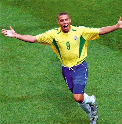 历史前50足坛巨星排名有没有伊布,足坛最帅伊布