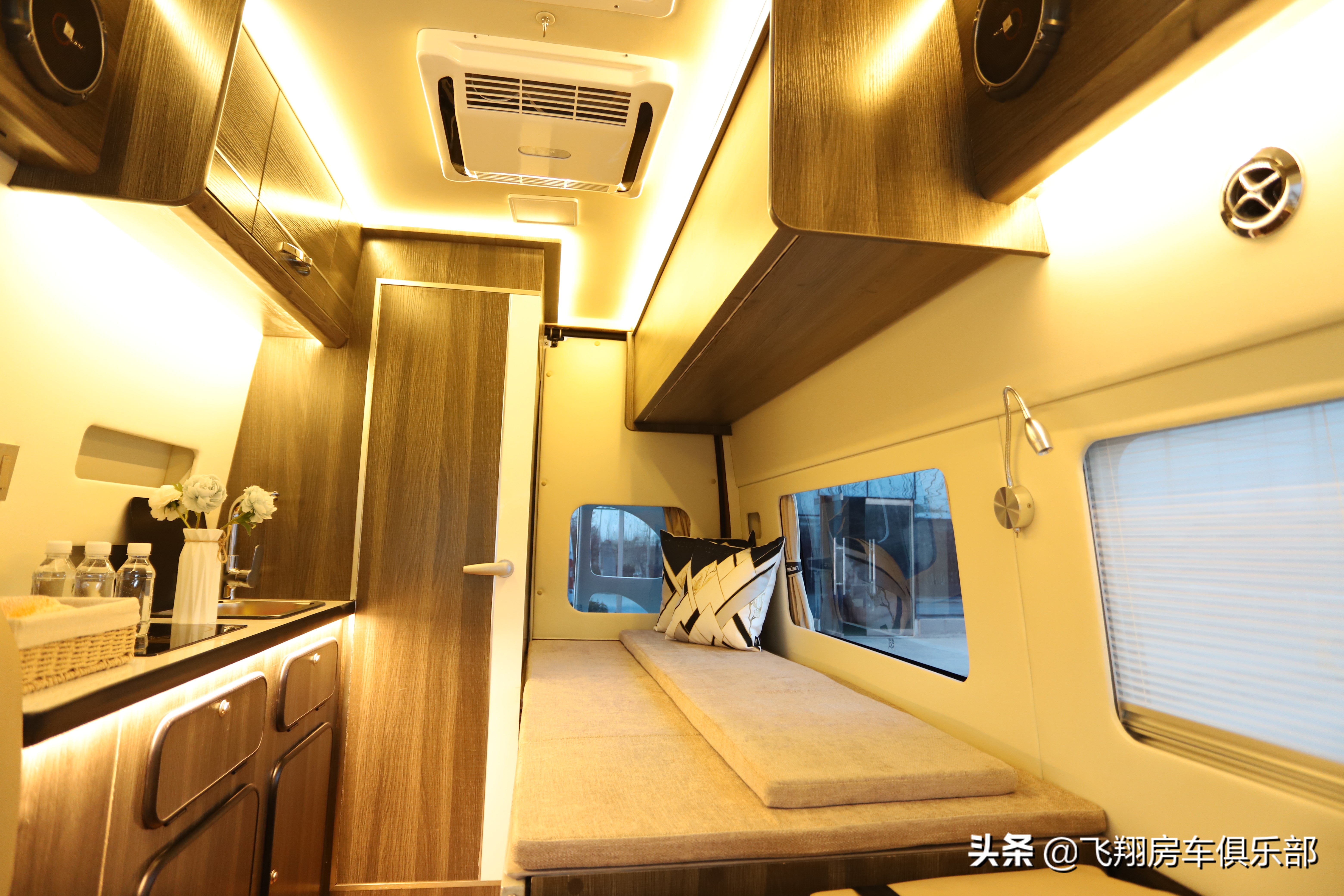 福特进口3.5tt双涡轮增压四驱房车,低调新福特全顺