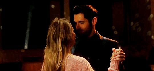 和女生打情骂俏技巧是什么,如何引导女生打情骂俏