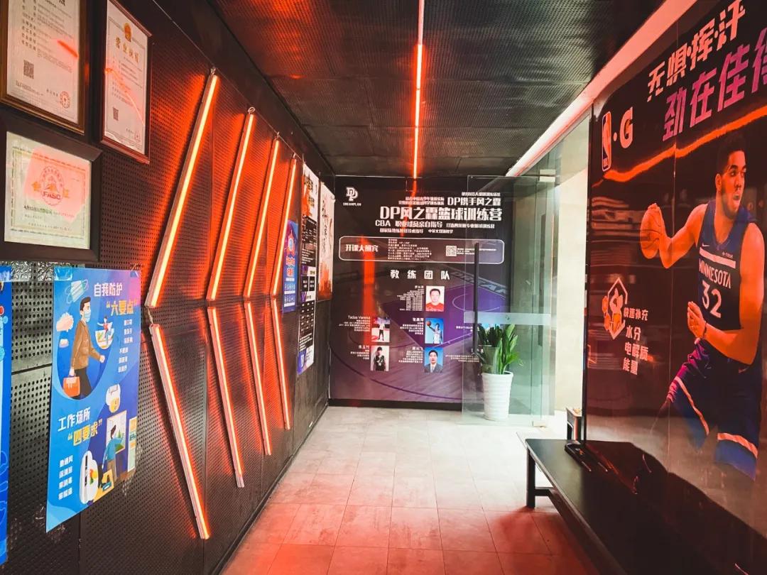 生命在于运动抖音小视频,生命在于运动抱着娃遛弯