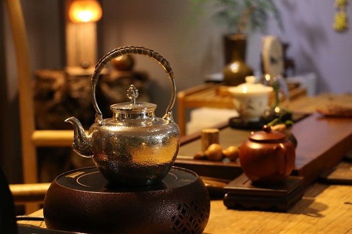 做旧银和亮银哪个好,做旧银和本色银价格有区别吗