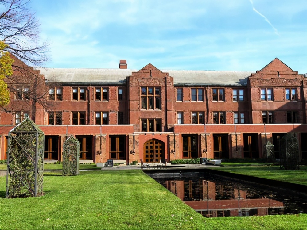 加拿大第一名校,加拿大第一民族大学