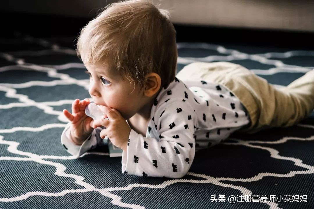 万万没想到，弟弟吃了两年的奶嘴，最后竟然是这样戒掉的