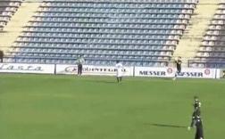 足坛神迹进五球,足坛十大杂耍过人