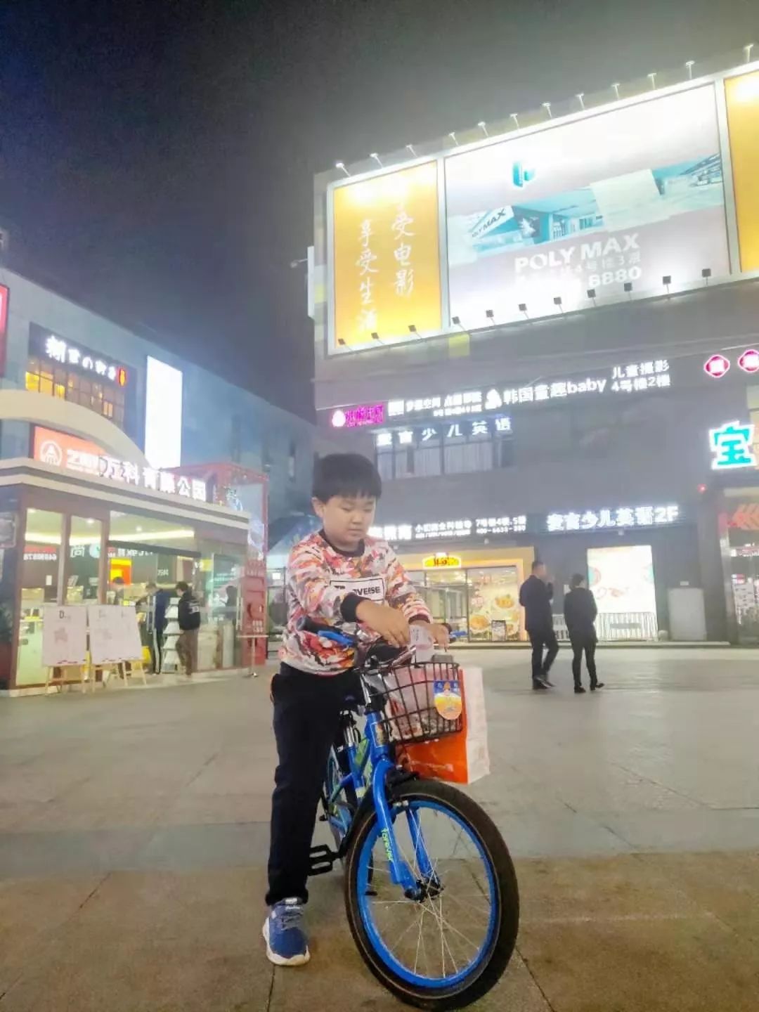 在自己的小世界里做快乐的小朋友,和我一起做一个快乐的人