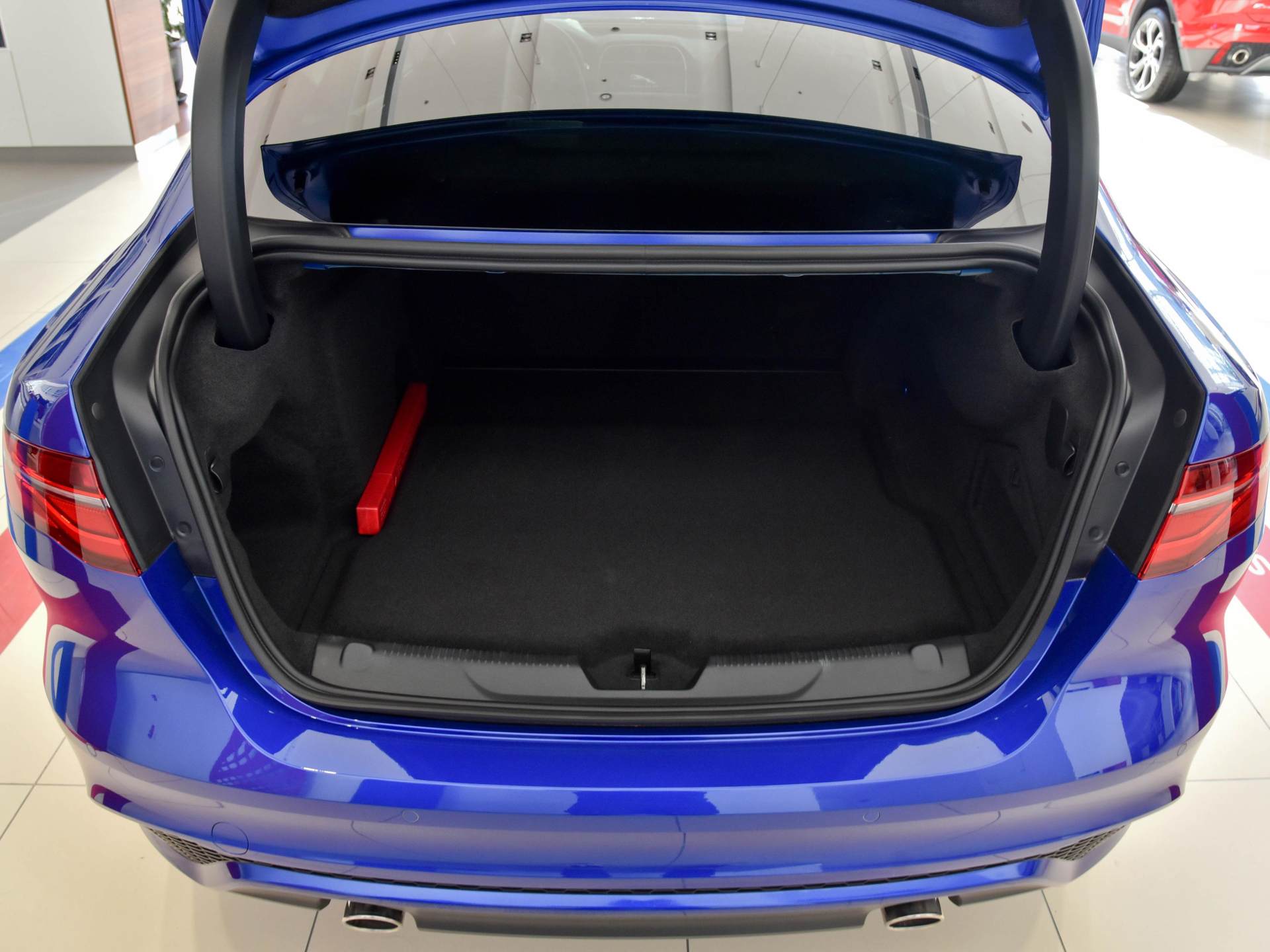 一车两款实力出众全新捷豹xel上市,个性运动之选新款捷豹xel动感驾驭