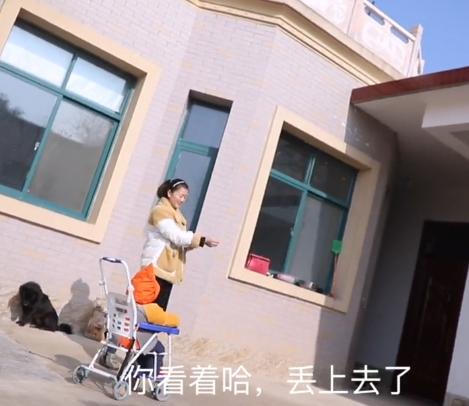 乳牙脱落后的最佳处理方法,小孩的第一颗乳牙脱落要怎么处理