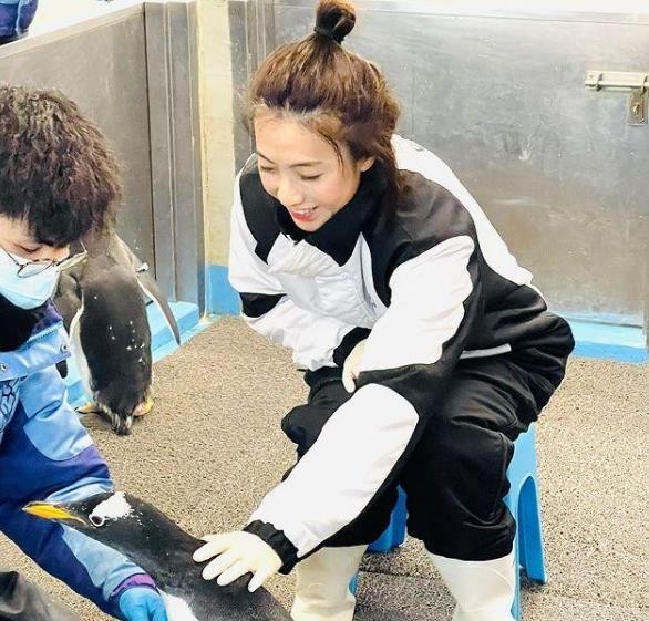 刘銮雄甘比一家公开亮相,刘銮雄甘比合体照