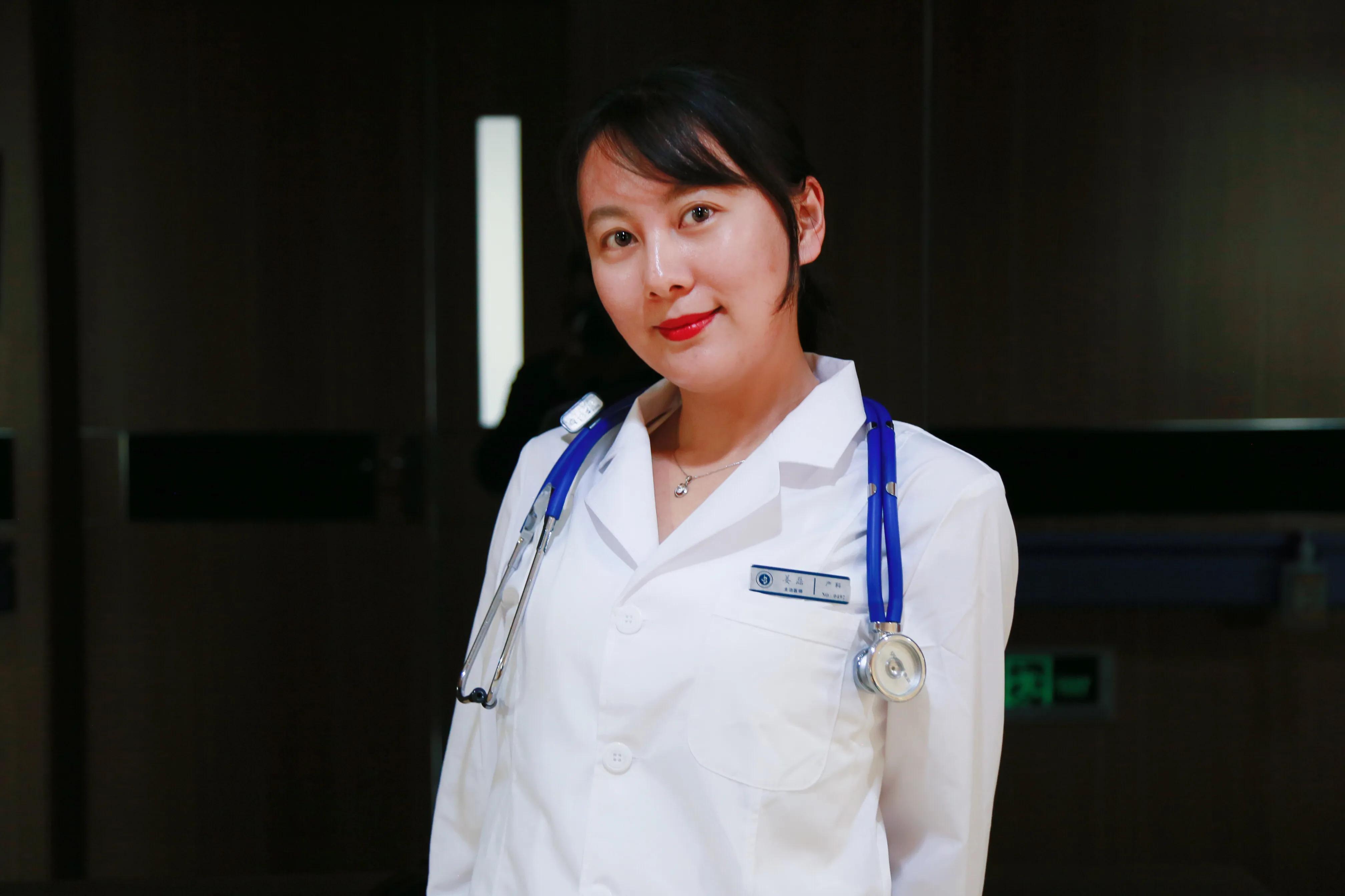 手脚干裂脱皮是什么原因导致的,宝宝手脚干裂起皮怎么办