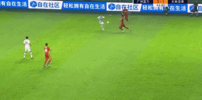 肖智在新赛季若成功留队广州富力，35岁的他还能获得主力的位置吗