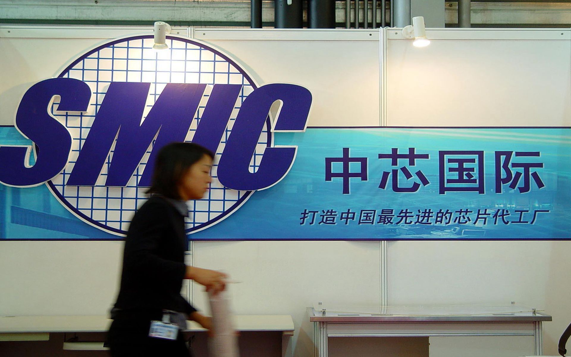 突破美国*锁封**，中国巨资采购荷兰光刻机！中芯国际成最大赢家