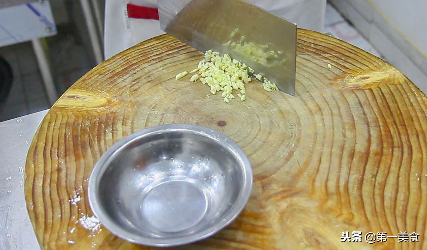 青菜怎么煮才脆绿,青菜怎么烧翠绿不出水