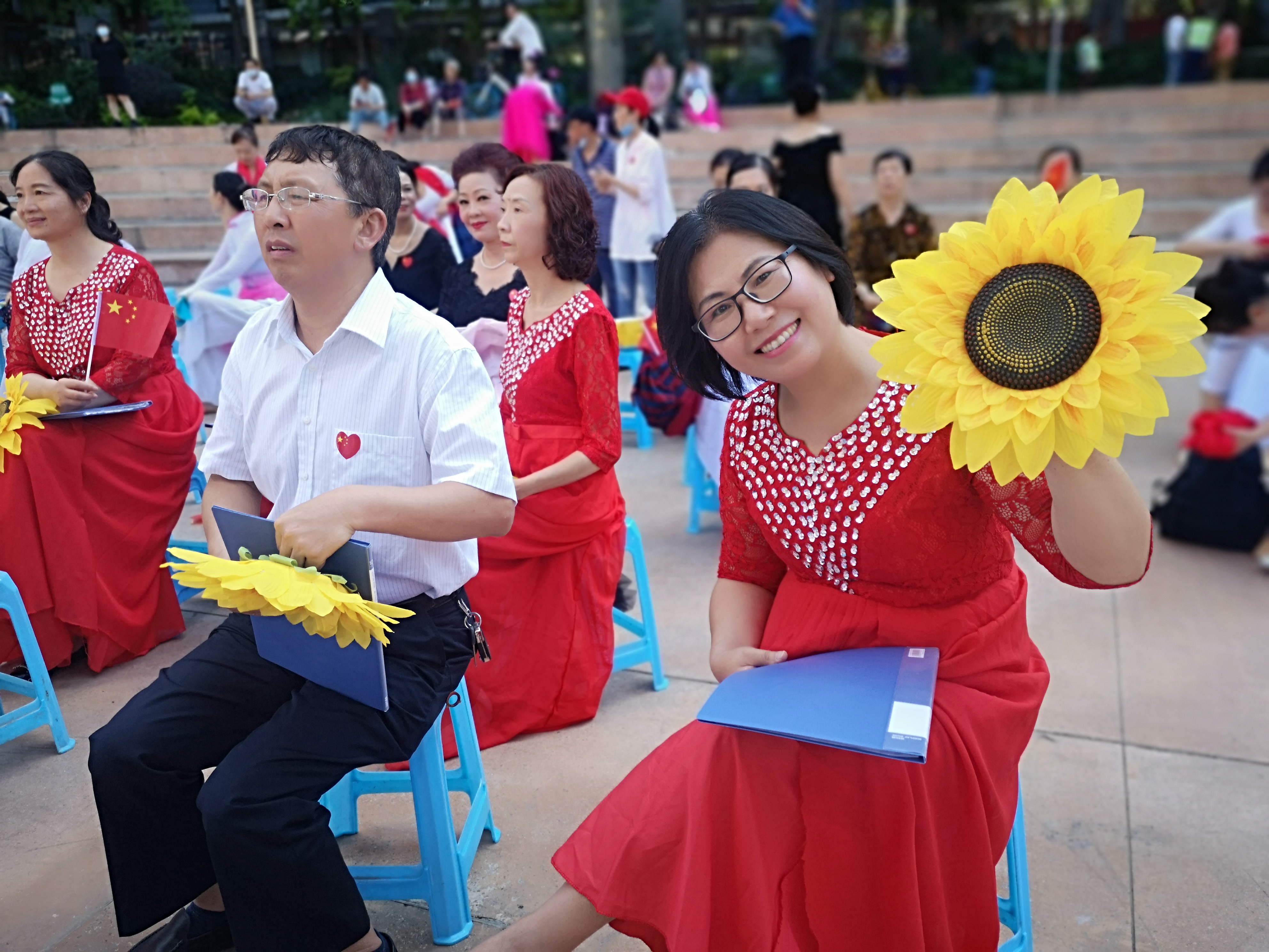 新生路社区：载歌载舞共贺祖国生日