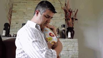 宝宝有胀气怎么拍嗝最有效,宝宝胀气后如何快速拍嗝