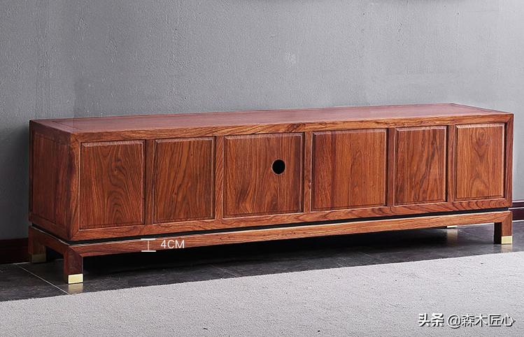 轻奢红木电视柜实力提升客厅档次,红木电视柜镂空层放什么好看