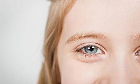 手把手教你远离眼部老化,老话说人老眼先老