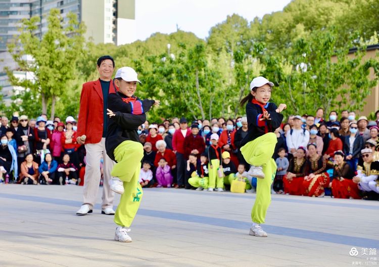 洛阳牡丹广场新疆舞视频,洛阳牡丹广场爵士舞