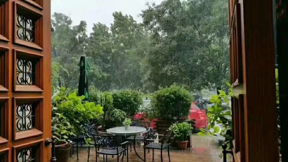 作为郑州酒吧界的引路人，不见不散承载着无数人的青春