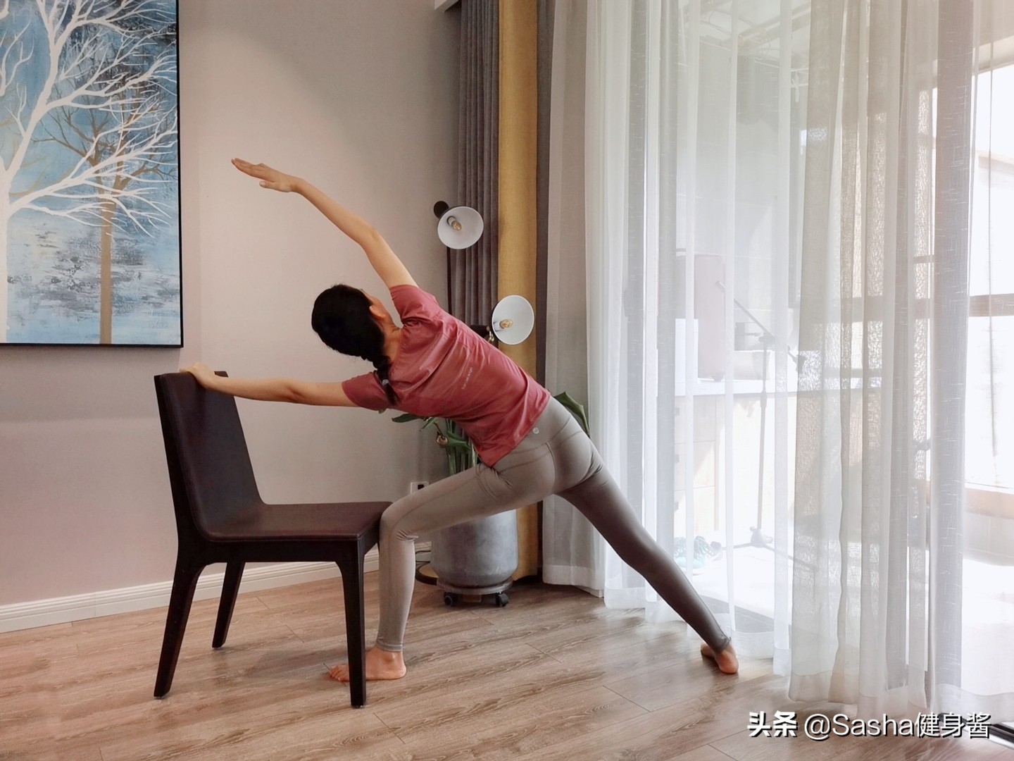 坐凳子办公的瑜伽体式,办公室椅子瑜伽练习