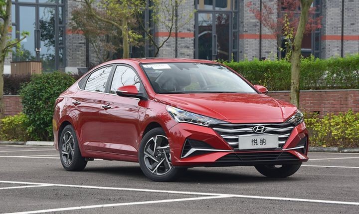 小伙喜提新款桑塔纳手动舒适,年轻人的第一辆车买电车还是油车