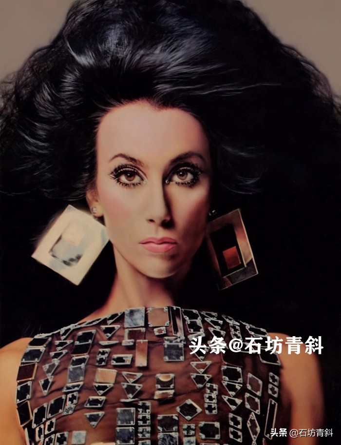 身边围绕无数小鲜肉，奇装异服的始祖，看她如何72变