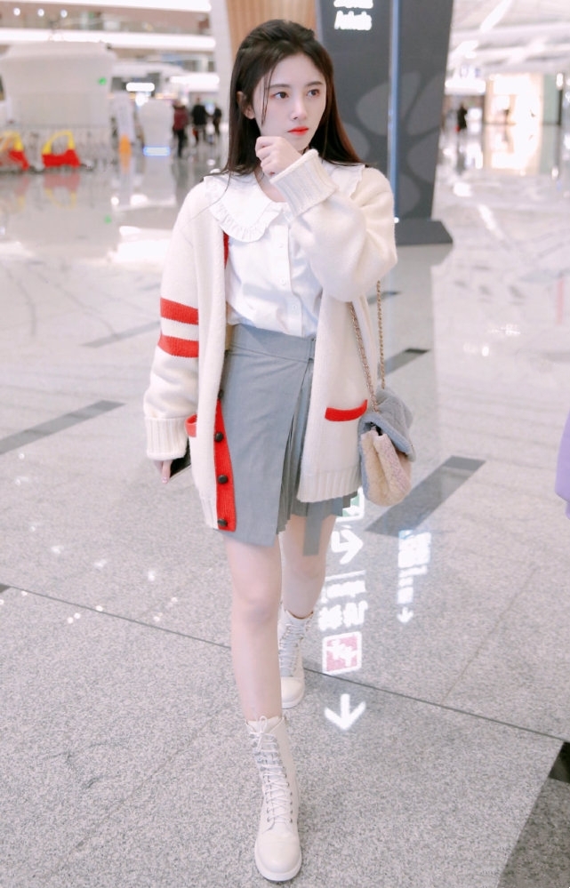 穿搭总结｜159cm的鞠婧祎如何穿出大长腿？小个子逆袭技巧来get